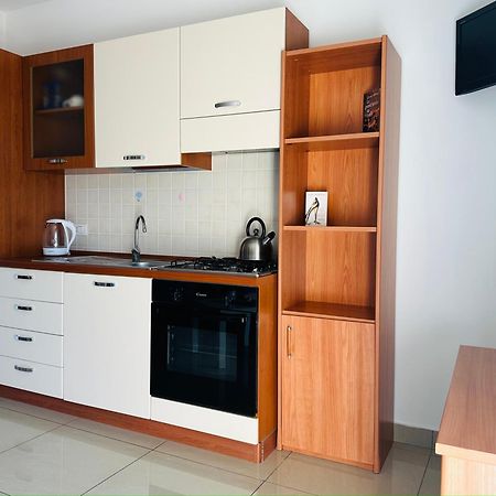 Riviera Ionica Aparthotel ซานตาเทเรซา ดี รีวา ภายนอก รูปภาพ