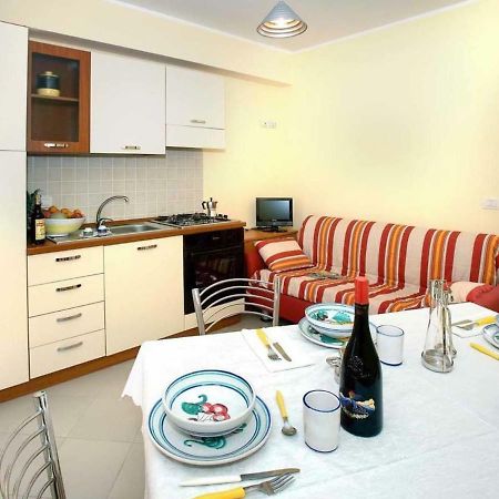 Riviera Ionica Aparthotel ซานตาเทเรซา ดี รีวา ภายนอก รูปภาพ