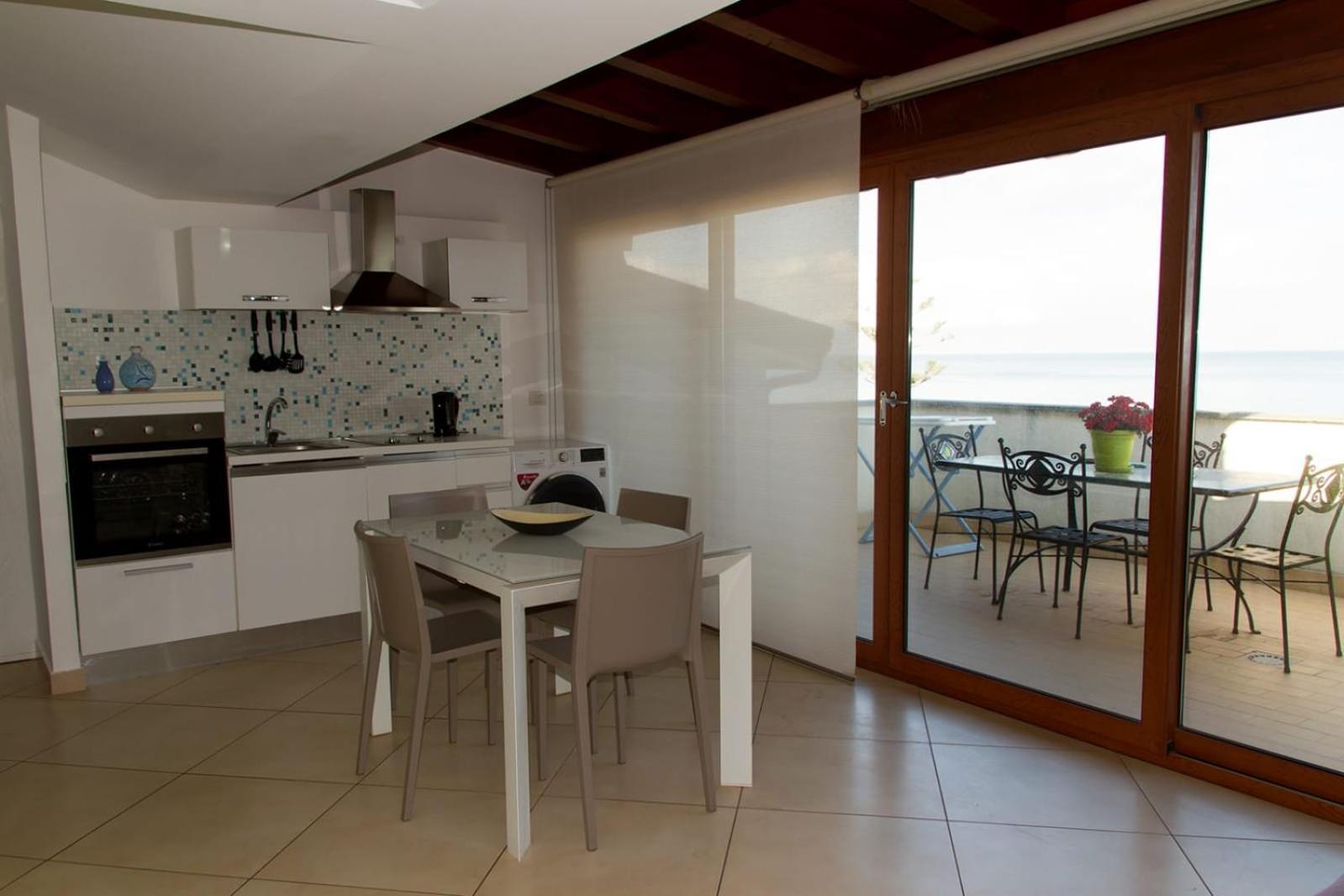 Riviera Ionica Aparthotel ซานตาเทเรซา ดี รีวา ภายนอก รูปภาพ
