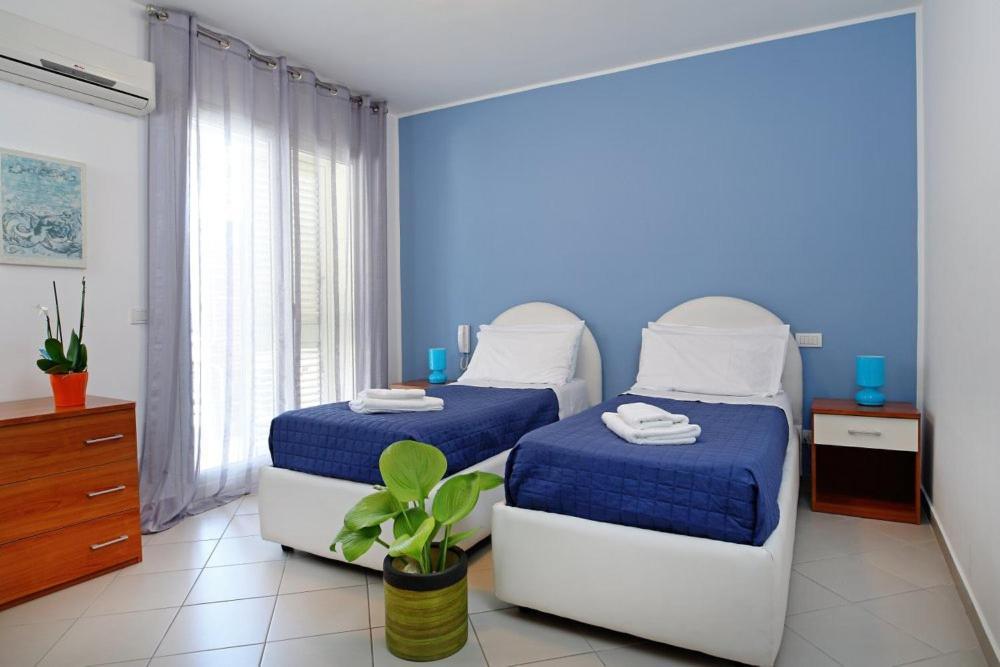 Riviera Ionica Aparthotel ซานตาเทเรซา ดี รีวา ภายนอก รูปภาพ