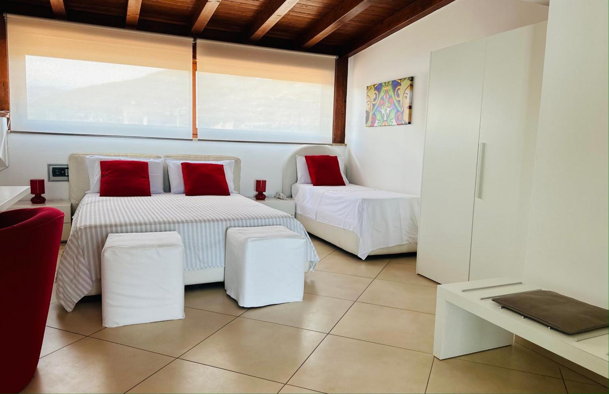 Riviera Ionica Aparthotel ซานตาเทเรซา ดี รีวา ภายนอก รูปภาพ
