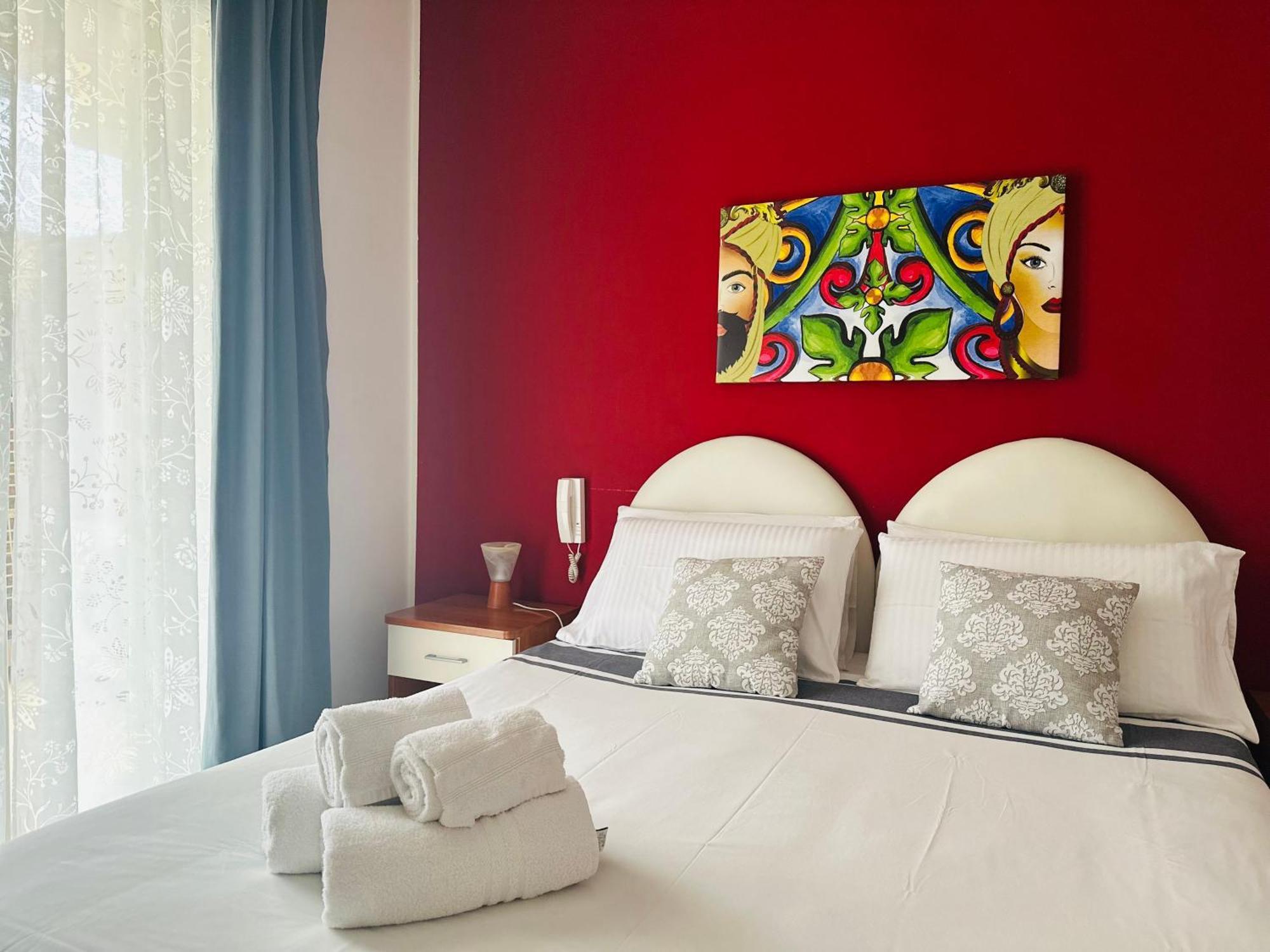 Riviera Ionica Aparthotel ซานตาเทเรซา ดี รีวา ภายนอก รูปภาพ
