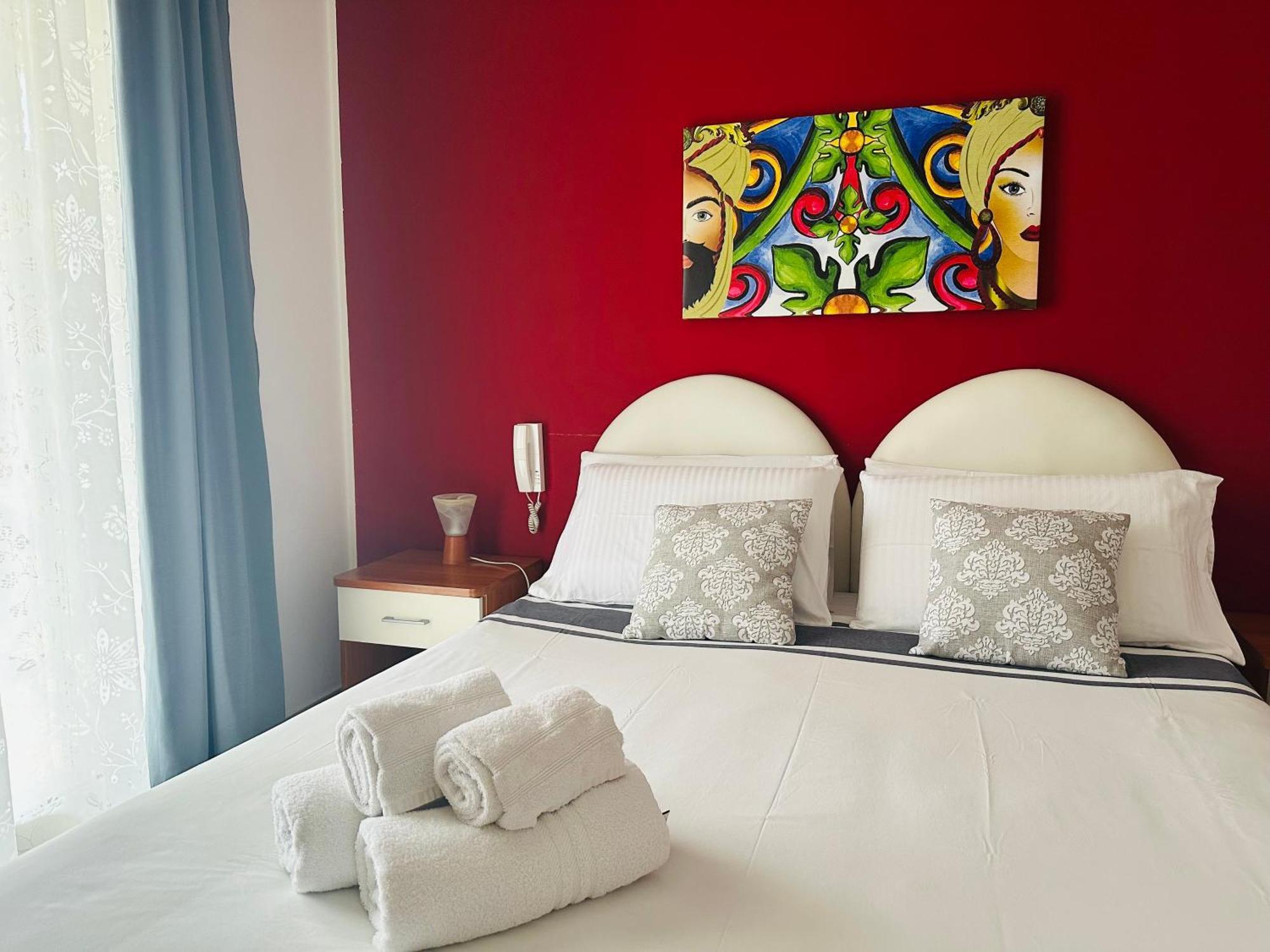 Riviera Ionica Aparthotel ซานตาเทเรซา ดี รีวา ภายนอก รูปภาพ
