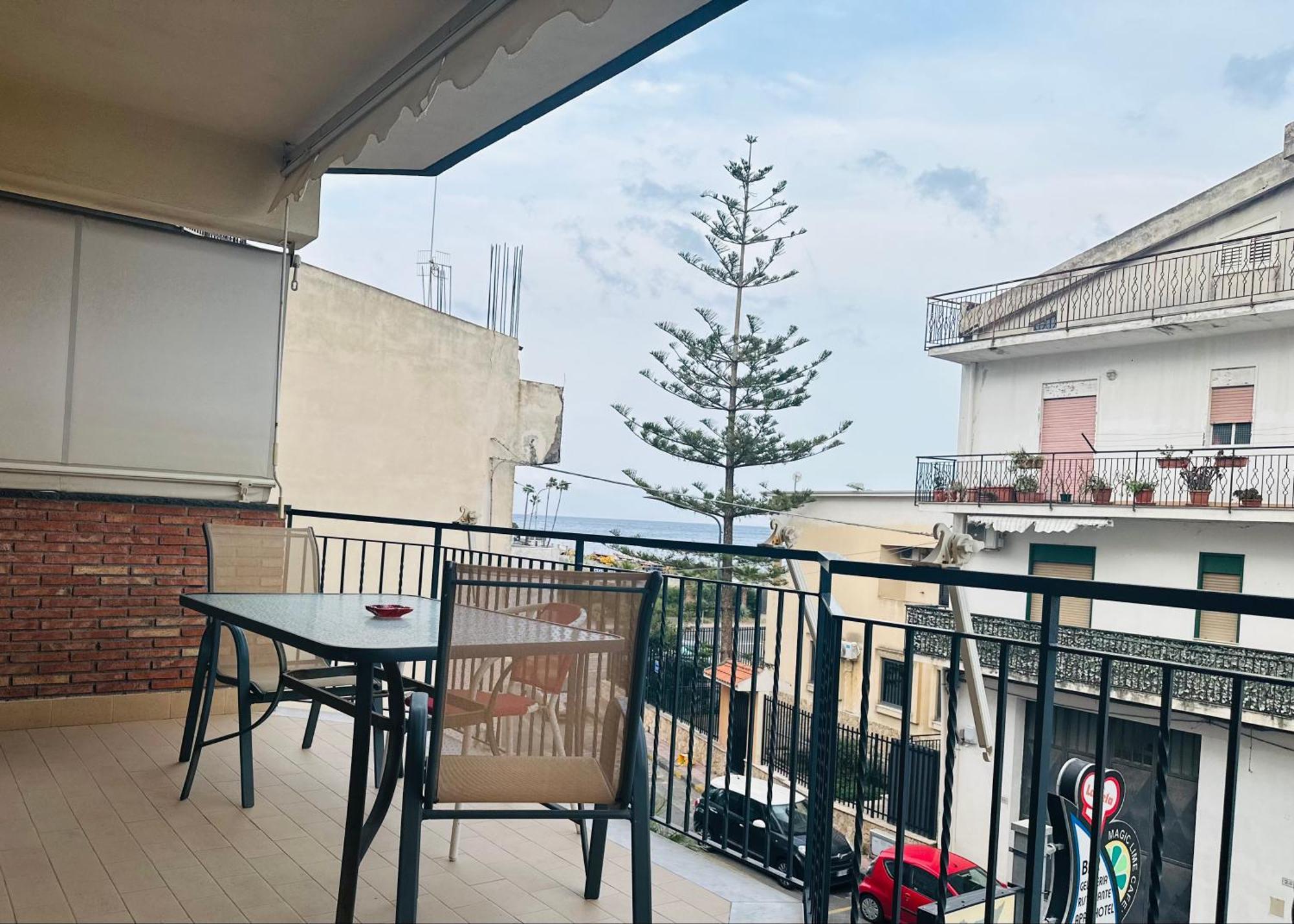 Riviera Ionica Aparthotel ซานตาเทเรซา ดี รีวา ภายนอก รูปภาพ