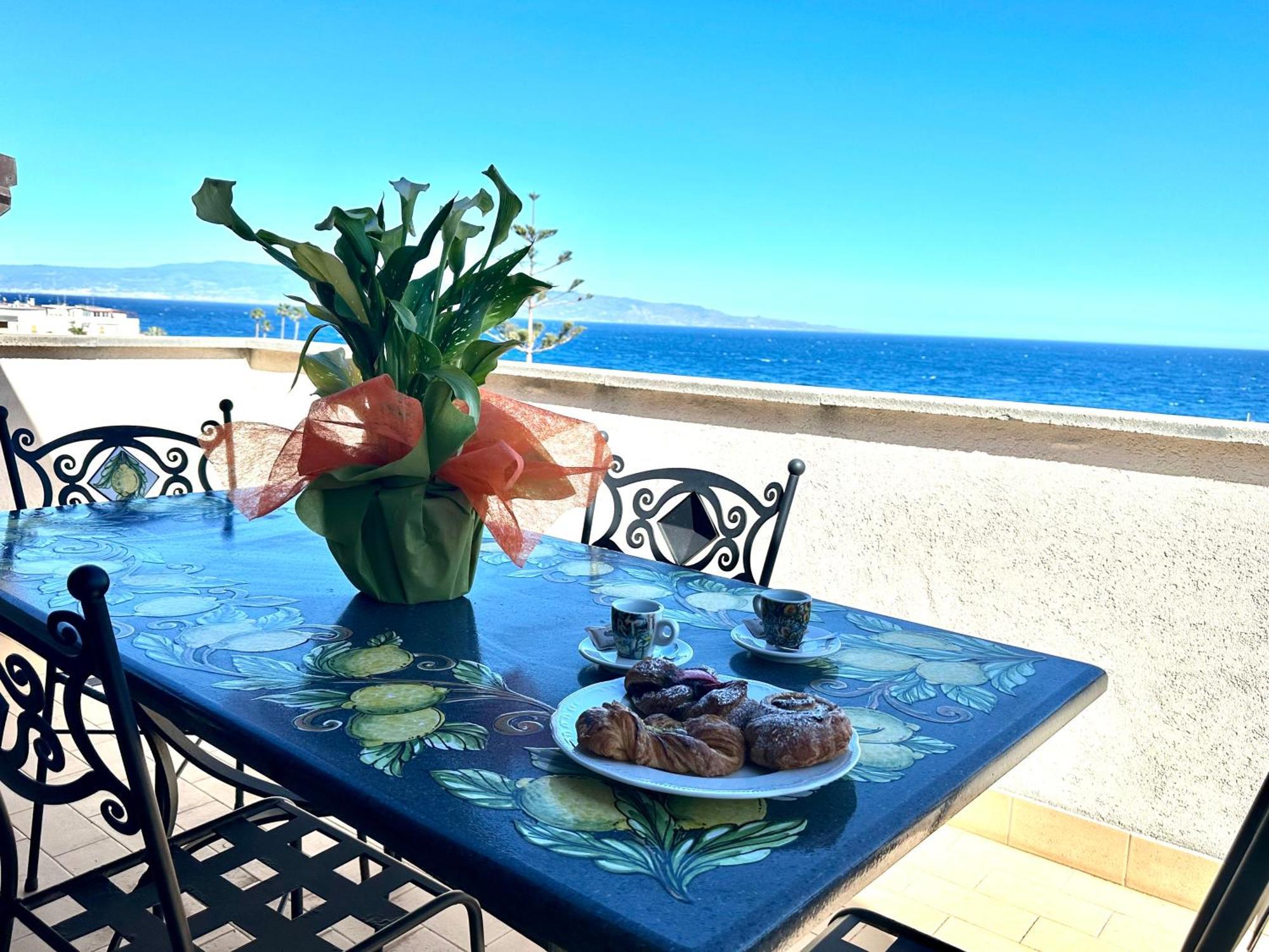 Riviera Ionica Aparthotel ซานตาเทเรซา ดี รีวา ภายนอก รูปภาพ