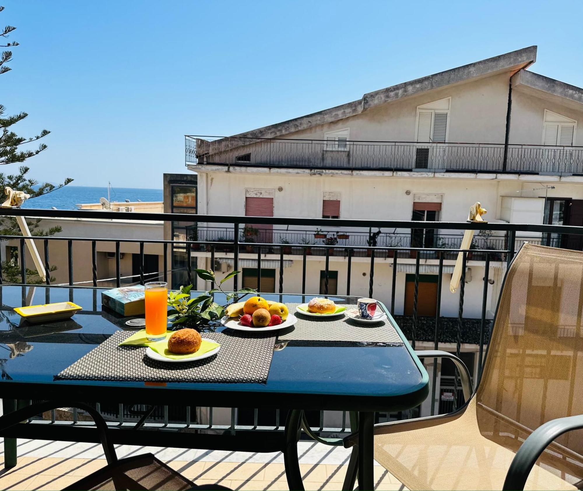 Riviera Ionica Aparthotel ซานตาเทเรซา ดี รีวา ภายนอก รูปภาพ